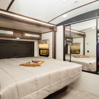 travel trailer with king bed