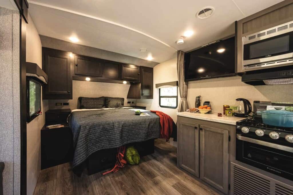 Starcraft Super Lite one of the best travel trailers under $40,000 (Image: Jayco Family of Companies)