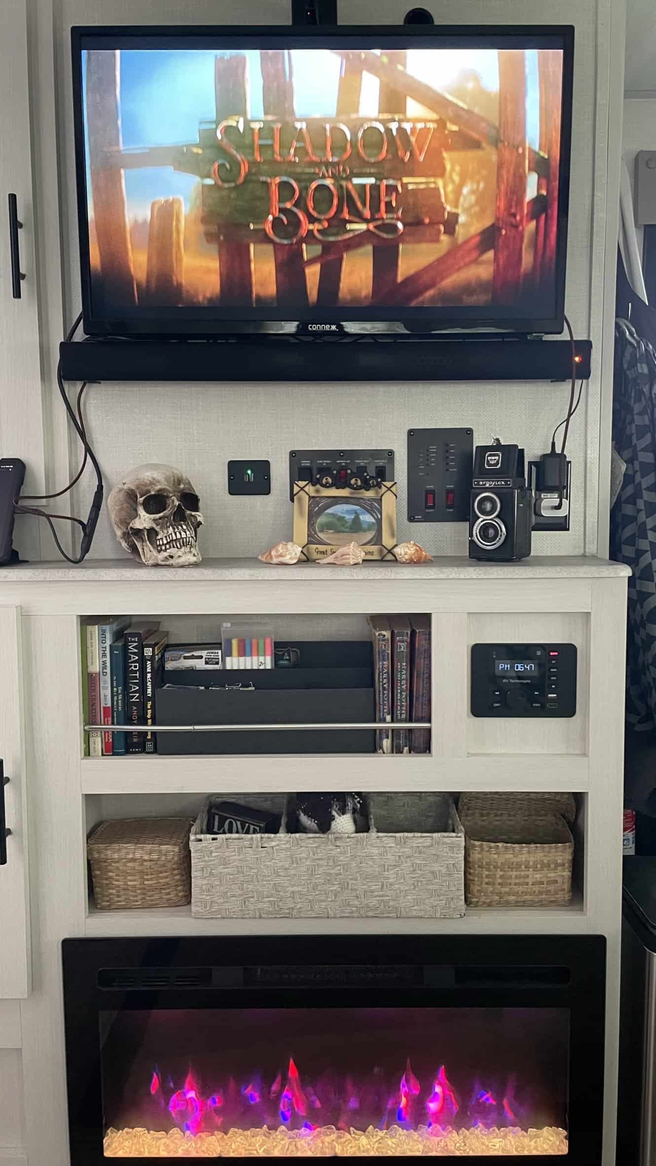 Movie nights with the r-pod RP-202 entertainment center (Image: Sky Arvin)