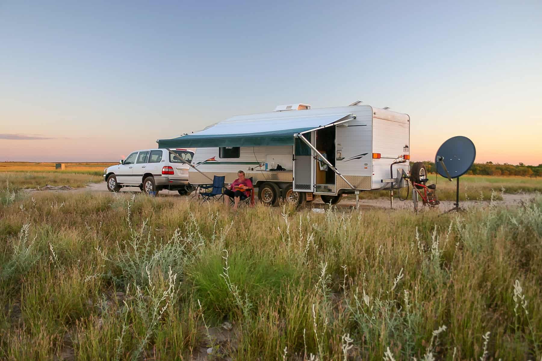 RV campsite neighbors with good manners (Image: Shutterstock)